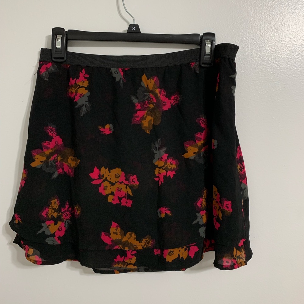 Volcom Skirt - Picture 2 of 3